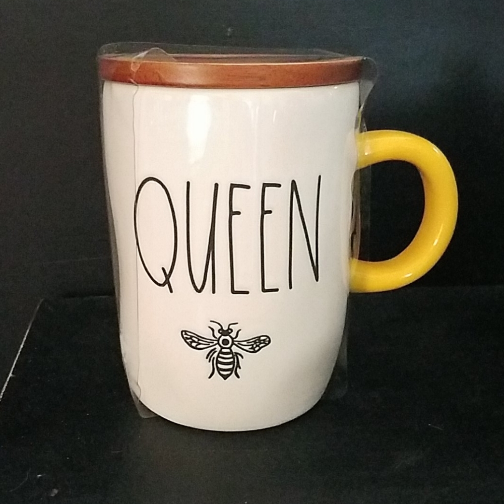 Rae Dunn Queen 🐝 coffee mug with wooden lid